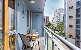 Lovely 2 Bedroom Apartment With Balcony